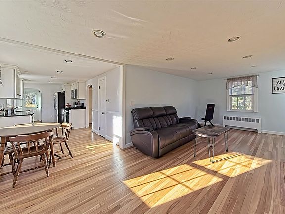 4th image of 187 Shaw Ave