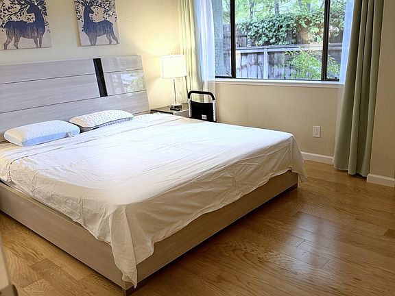3rd image of 3069 Middlefield Rd APT 102