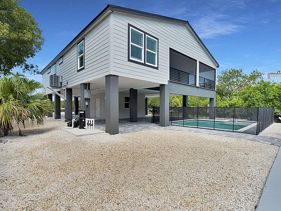 3rd image of 2211 San Sebastian Dr