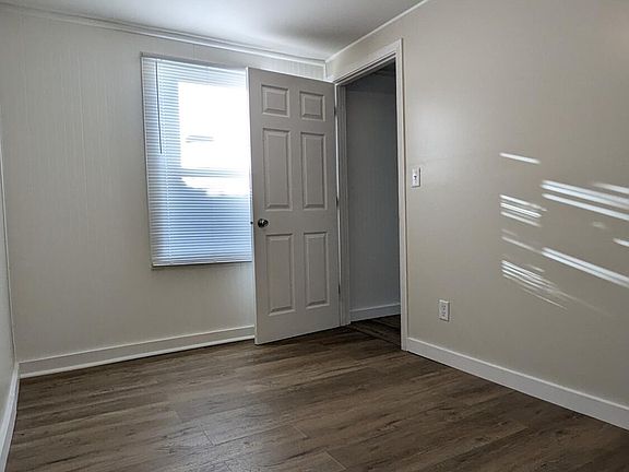 3rd image of 417 Roosevelt St