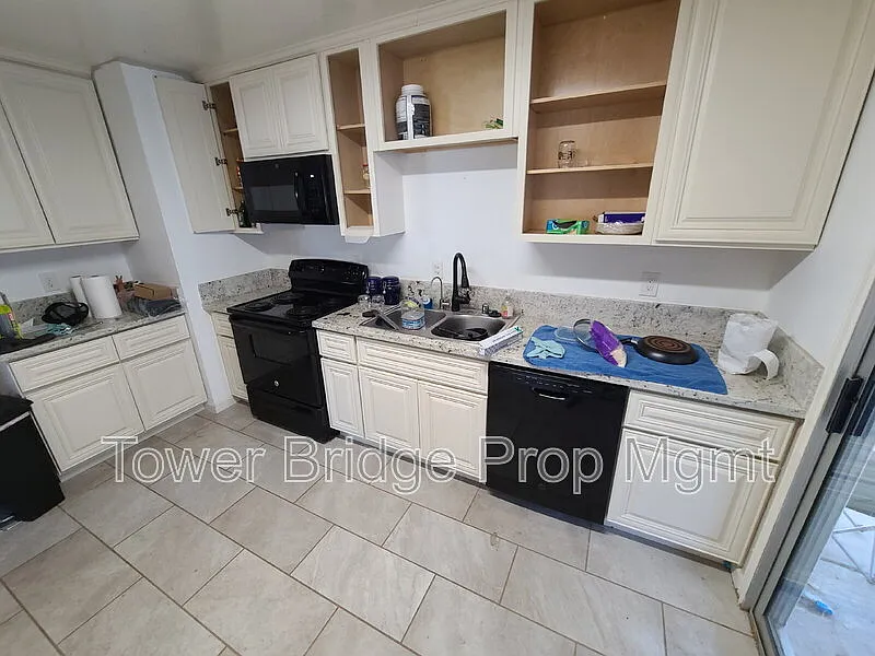 3 bed, 1.0 bath, 1075 sqft, $2,225 — Photo 3