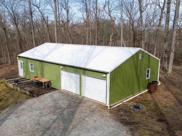 16446 Corinth Rd, Marion, IL 62959