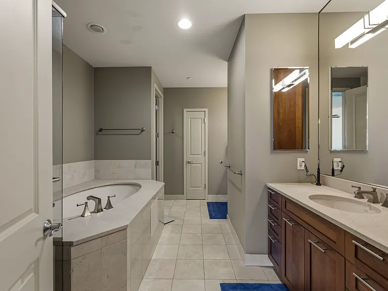 700 W 31st St #404 — Photo 29