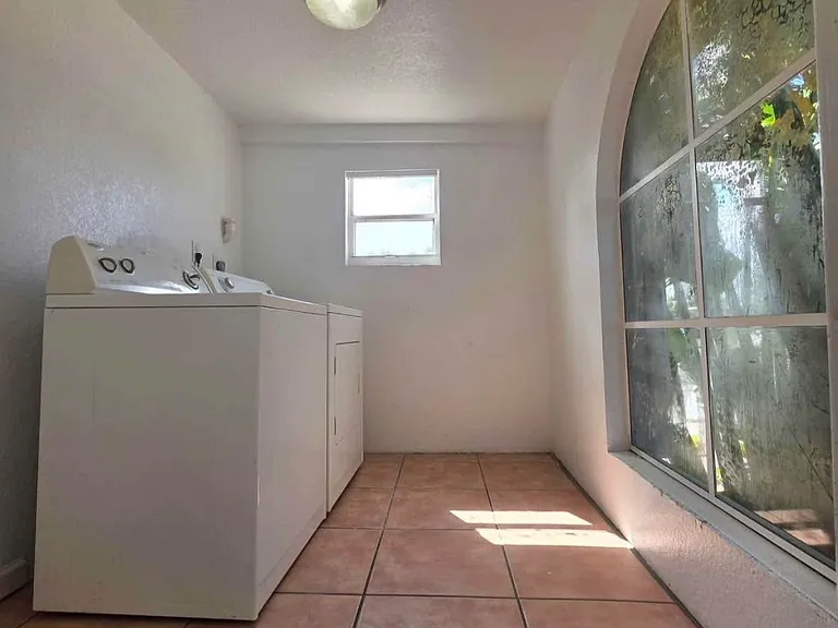 808 W Lakewood Rd — Photo 3