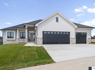 18104 Camelback Ave, Omaha, NE 68136