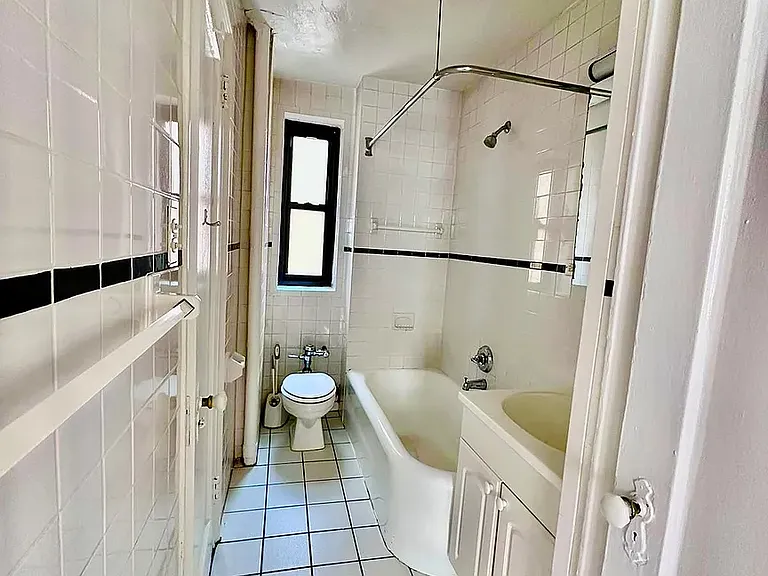 117 E 77th St #5D — Photo 3