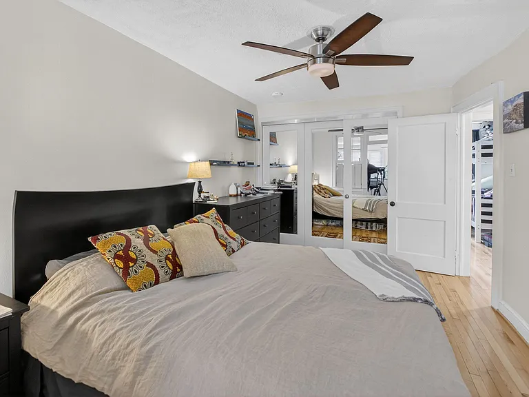 553 24th St NE — Photo 11