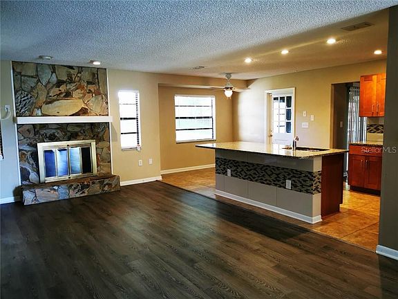 3rd image of 1122 Spanish Oaks Blvd
