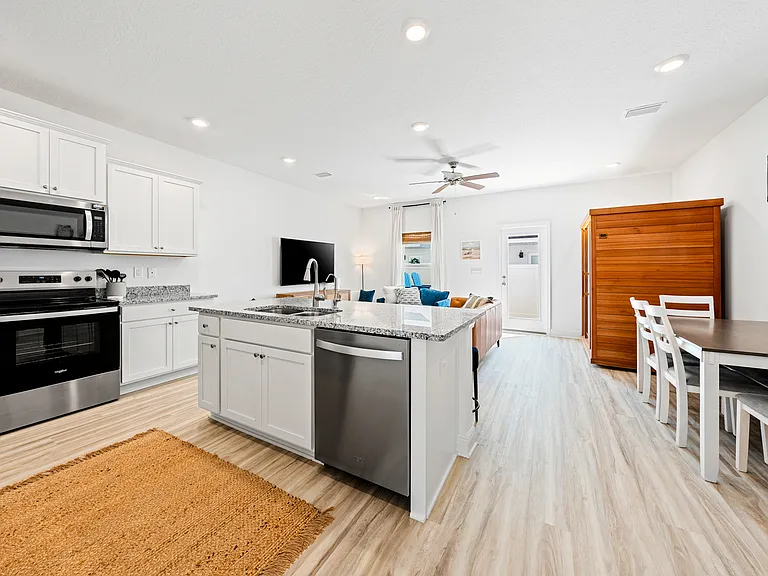 72 Phoenix St — Photo 3