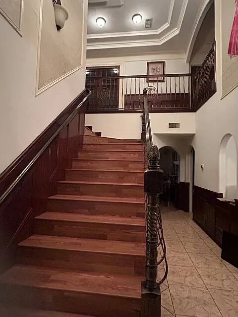 5 bed, 4.5 bath, 3792 sqft, $3,500 — Photo 2