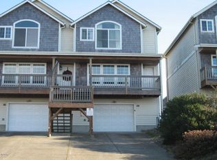 927 SW 11th St, Newport, OR 97365