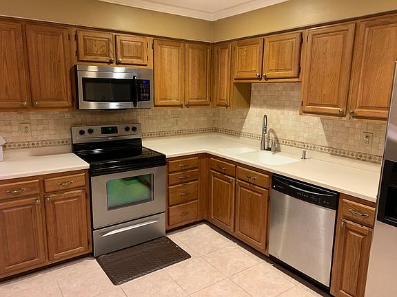 5th image of 448 Darby Ln