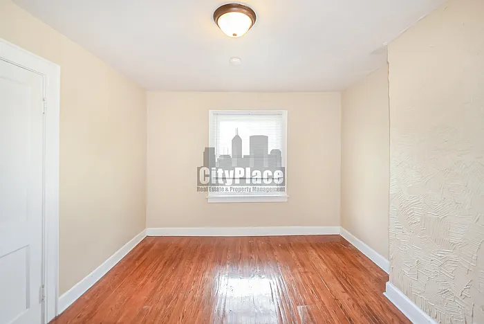 728 E 34th St — Photo 20