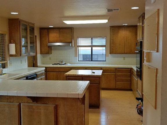 3rd image of 5341 N H St