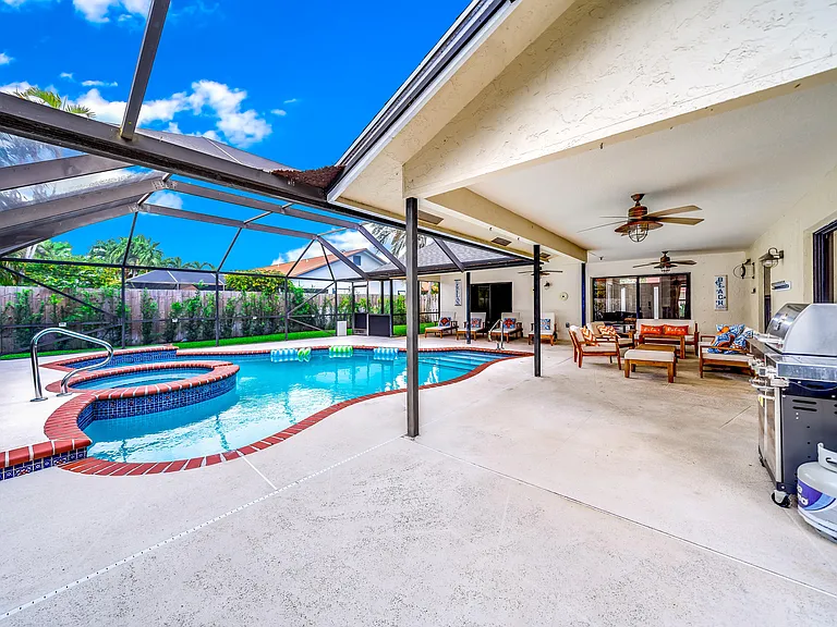 1637 Farmington Cir — Photo 34