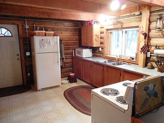 3rd image of 194 Timberline Dr