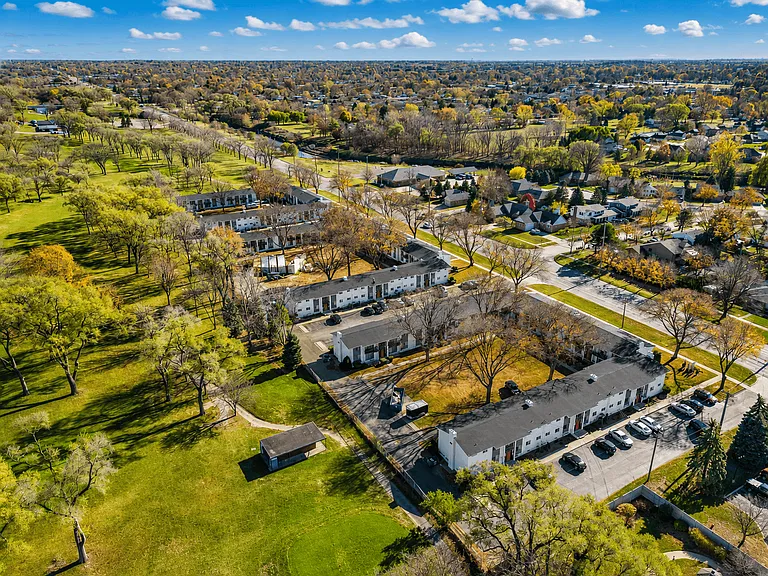 Golfview Apartments — Photo 10