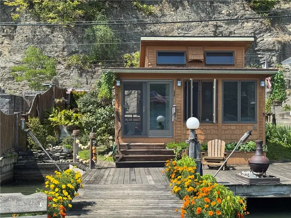 7067 State Route 21, Naples, NY 14512