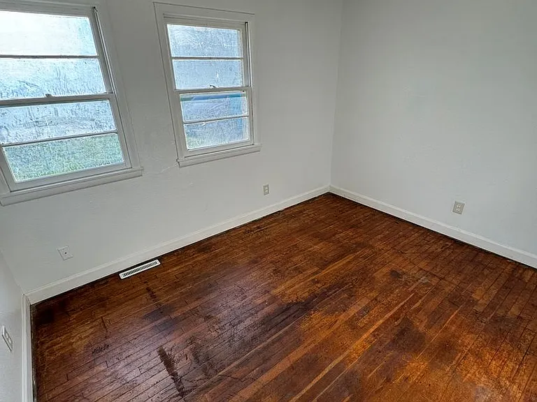 2021 N Pierce Ave — Photo 8