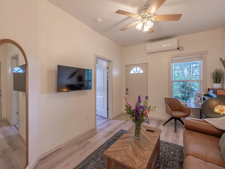 313 W Maple St #2 — Photo 17