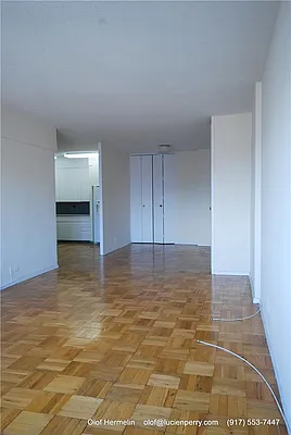 Rented by Lucien Perry | media 31