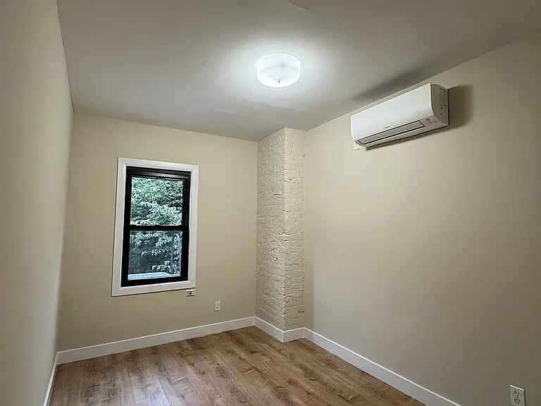 77 Adelphi St #3 — Photo 4