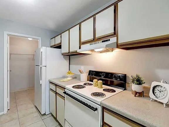 3rd image of 1400 Gandy Blvd N Unit 902