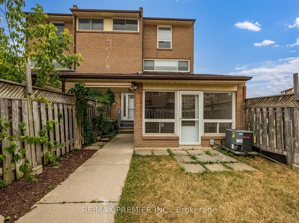 248 John Garland Blvd #82, Toronto, ON M9V 1N8