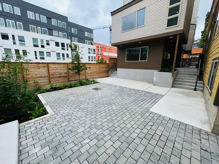 South Lane Apartments — Photo 9