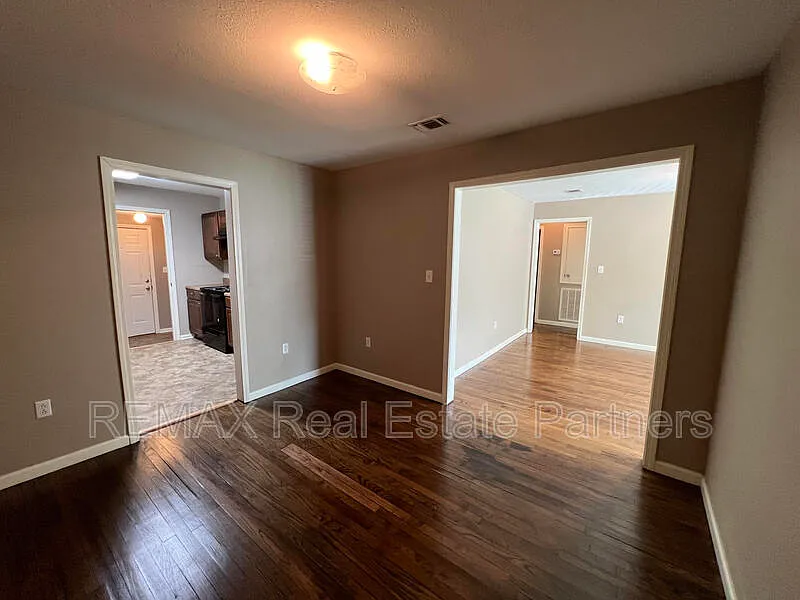 4 bed, 2.0 bath, 1306 sqft, $1,475 — Photo 4