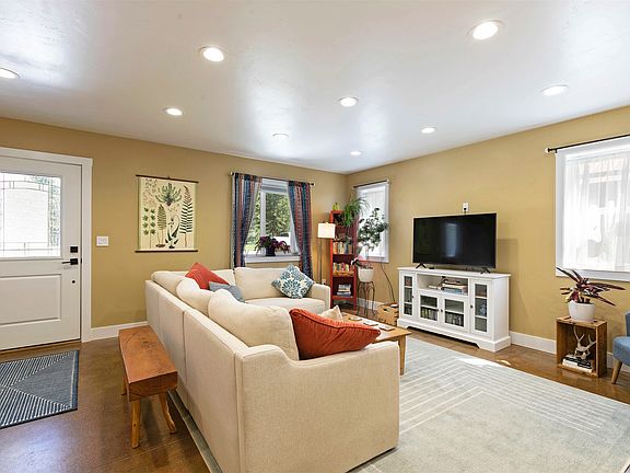 5th image of 1101 Riverside Dr