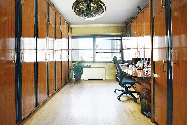 Sold by A & I Broadway | media 33