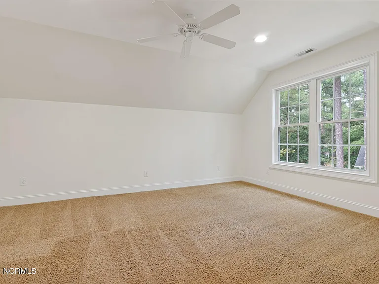 108 Hammerstone Cir — Photo 34