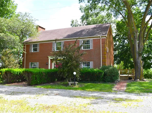 2174 County Road 575e, Lovington, IL 61937