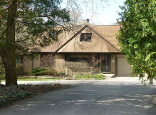 6N338 Keeney Rd, Roselle, IL 60172