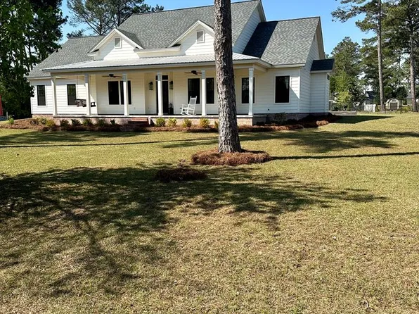 242 Lakeside Cir, Douglas, GA 31535