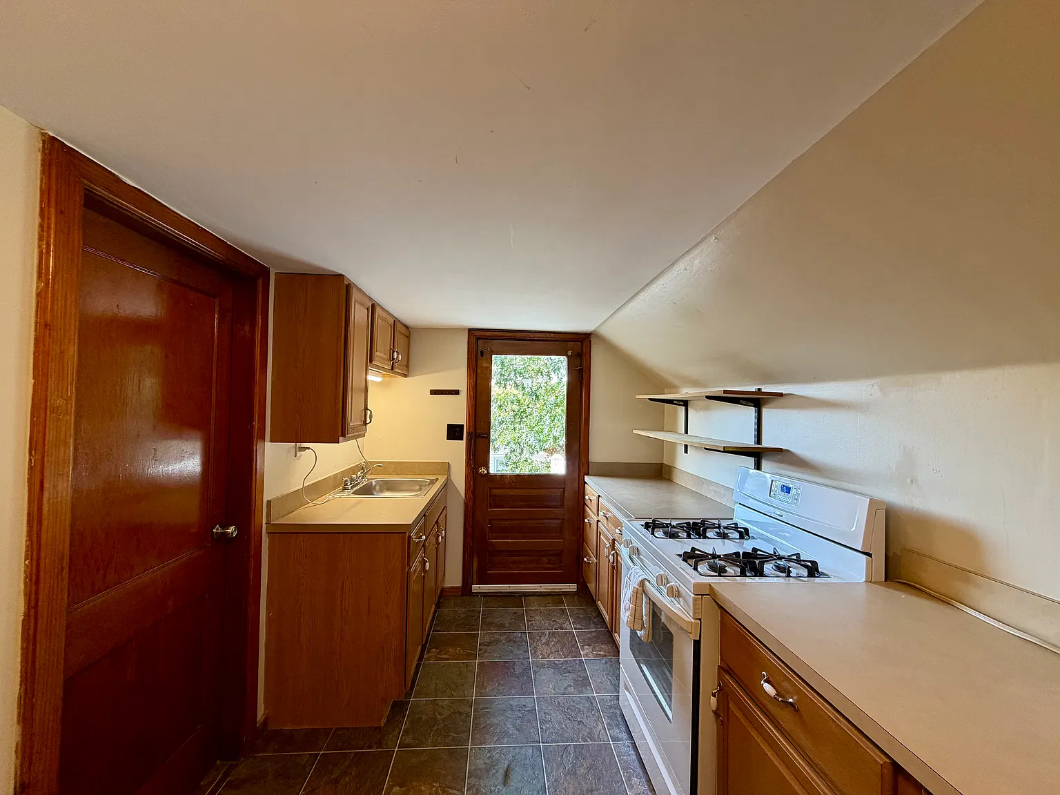 1 bed, 800 sqft, $1,900 — Photo 2