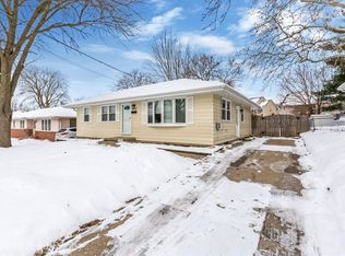 3011 Bel Aire Rd, Des Moines, IA 50310