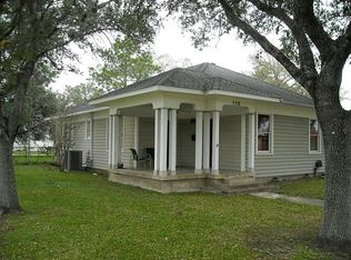 112 W Correll St, El Campo, TX 77437