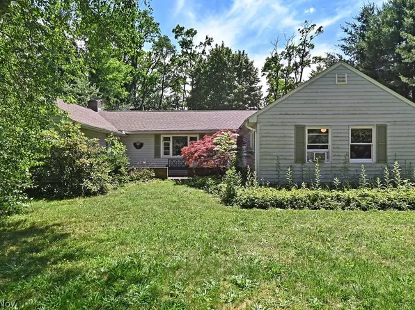 41 Gaylord Dr, Munroe Falls, OH 44262