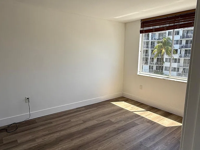 1720 NW North River Dr #408 — Photo 11