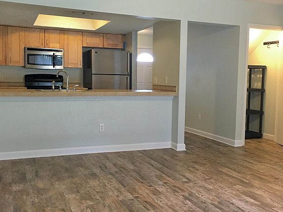 Kitchen/ Living Room