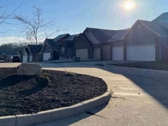 Exterior Neighborhood (street photo)