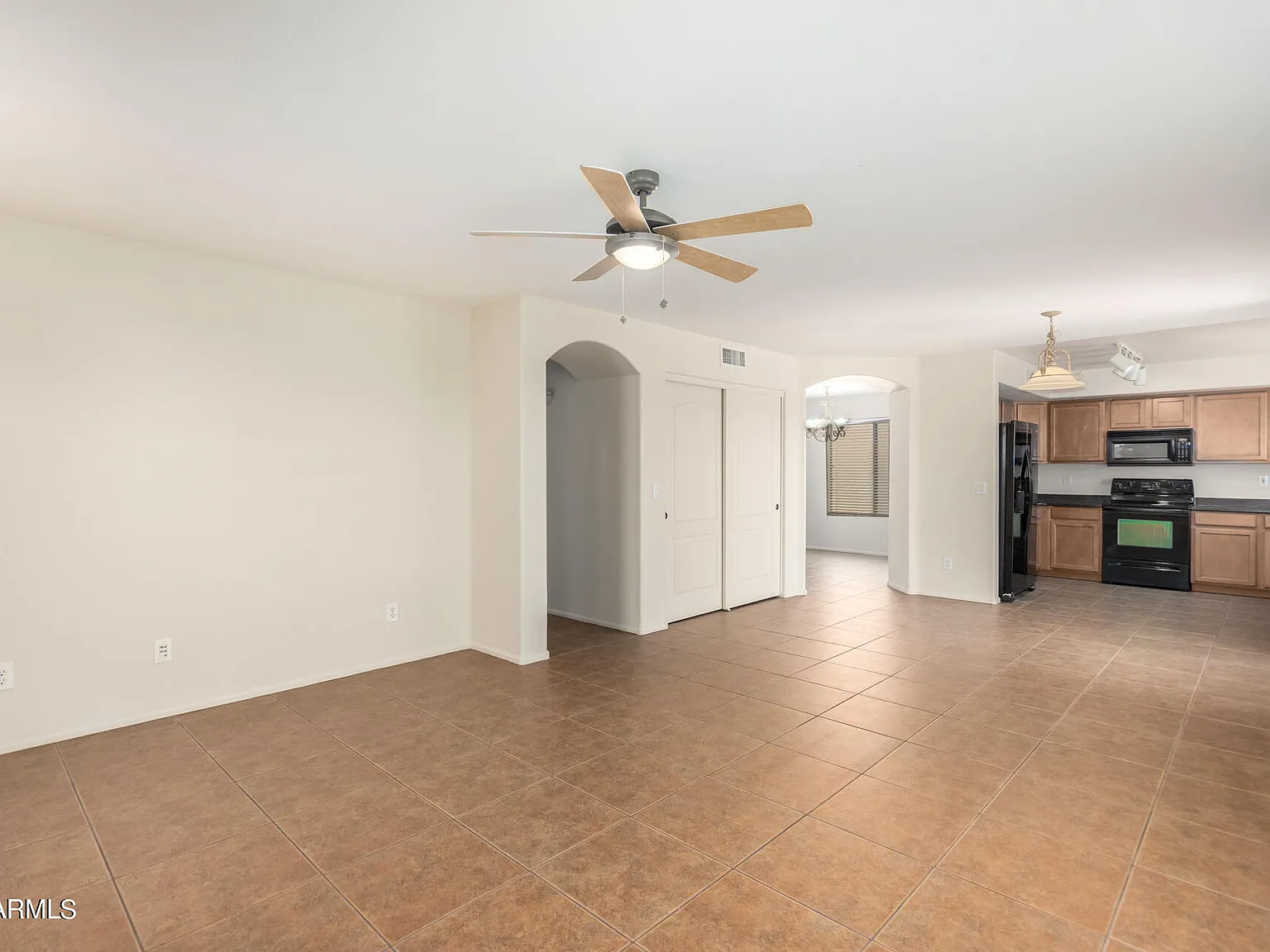 4 bed, 2.5 bath, 2206 sqft, $2,295 — Photo 3