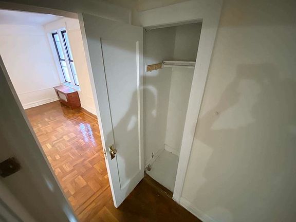 5th image of 8929 162nd St