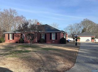 104 Country Club Rd, Albertville, AL 35951