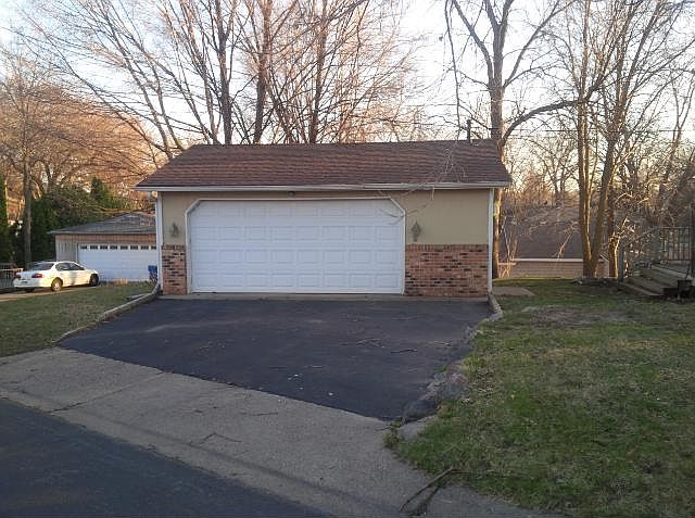 2nd image of 1724 Sumach Ln