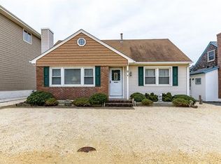 8 Cuttyhunk Rd, Mantoloking, NJ 08738