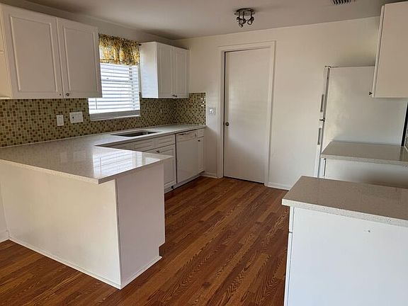 3rd image of 16104 Foxfire Dr