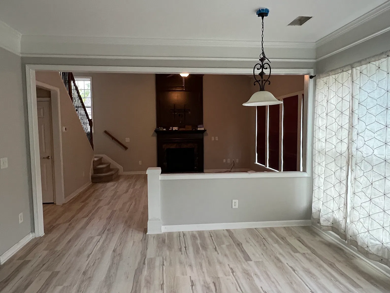 4 bed, 2.5 bath, 2237 sqft, $2,560 — Photo 3
